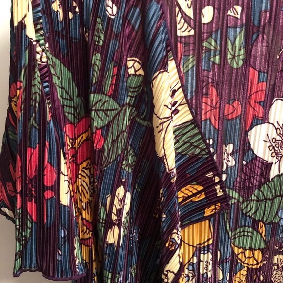 LulaRoe Shirley - Picture 3 of 4